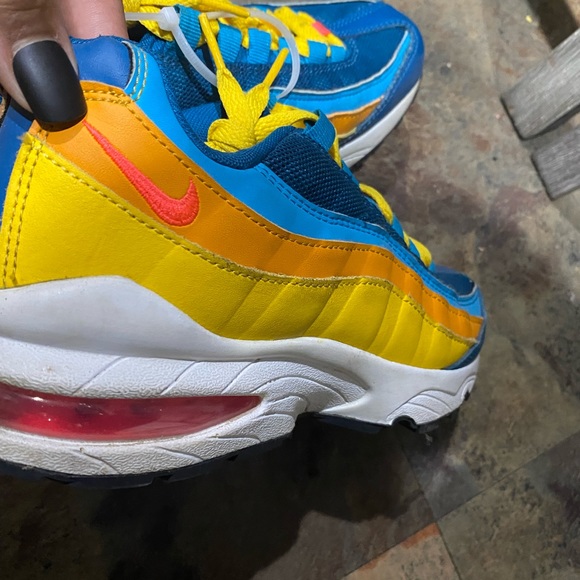 Nike - Picture 3 of 4